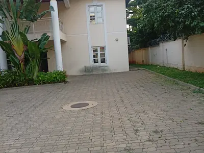 Spacious Fully Detached 5 Bedroom Duplex with Guests Charlet & 2 BQS — Wuse 2, Abuja