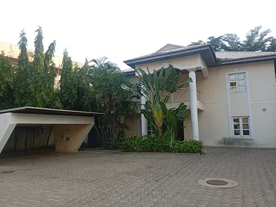 Spacious Fully Detached 5 Bedroom Duplex with Guests Charlet & 2 BQS — Wuse 2, Abuja