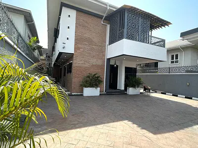 5 Bedroom Luxury Smart Home with Pool — Lekki Phase 1, Lekki, Lagos