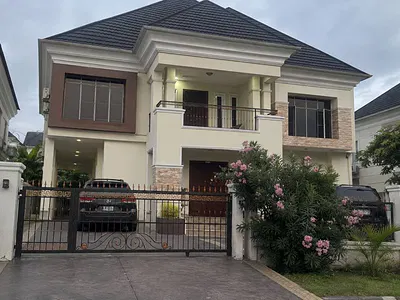 Distress Deal of 6-Bedroom Fully Detached House in Great Estate — Osapa, Lekki, Lagos