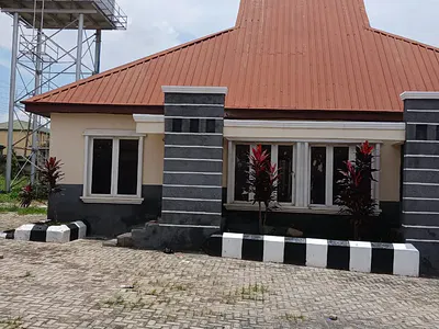 2 Bedroom Semi-Detached Bungalow — Fha, Airport Road, Fha (F.h.a), Lugbe District, Abuja