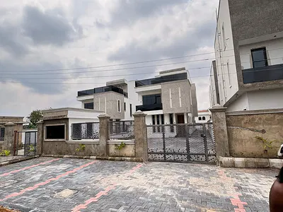 5bedroom Detached Triplex with Pool — Ibadan, Oyo