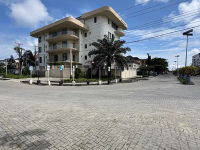 3 Bedroom Apartment with BQ. Elevator and Pool — Lekki Phase 1, Lekki, Lagos