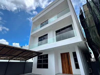 Ultra-Luxury 5-Bedroom Detached House with 2 BQS — Ikoyi, Lagos