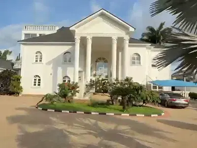 10 Bedroom Detached Duplex with BQ — Asokoro District, Abuja
