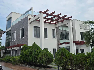 6 Bedroom Detached Duplex with Pool — Lekki, Lagos