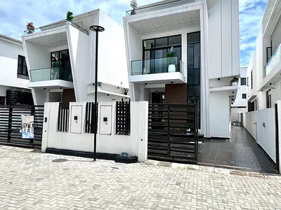 5 Bedroom Detached Duplex with Swimming Pool — Lekki, Lagos
