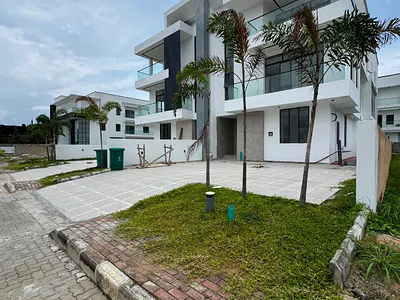 Aesthetically Pleasing 5 Bedroom Detached Duplex with Pool — Lekki, Lagos