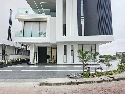 Executive 5 Bedroom Detached Duplex with Swimming Pool and Elevator — Lekki, Lagos