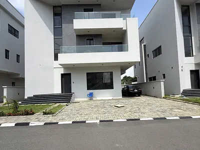 5 Bedroom Detached Duplex with Swimming Pool — Jabi, Abuja