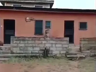 3 Bedroom Bungalow with 4shops 60FT by 110FT Land — Along Gius Idubor Road, Off Gapiona Road GRA, Benin, Oredo, Edo