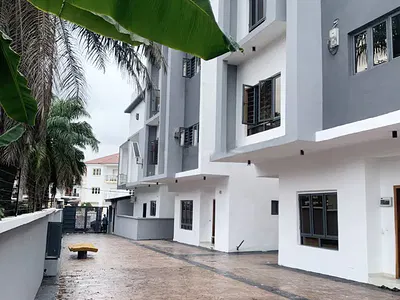 Eclectic 4 Bedroom Duplex in a Courtyard — Surulere, Lagos