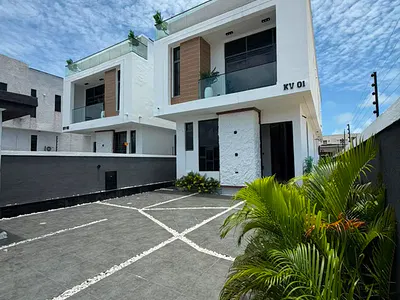 5 Bedroom Detached House with Fitted Kitchen — Lekki, Lagos