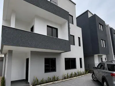 5 Bedroom Fully Detached Duplex with Swimming Pool — Life Camp, Abuja