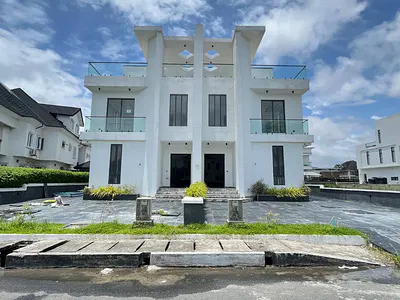 5 Bedroom Detached House with BQ and En Suites Bedrooms — Lekki, Lagos