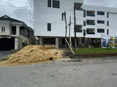 Well Situated 2 Bedroom Apartment with Elevator and Gym — Lekki, Lagos