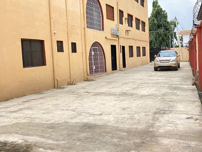 Beautiful Newly Renovated 3 Bedroom Flat Upstairs — Ikeja, Lagos