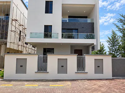 5 Bedroom Detached House with Two (2) BQS & Swimming Pool — Periwinkle Estate, Lekki Phase 1, Lekki, Lagos