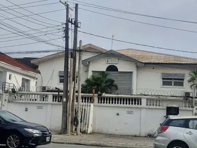 5-Bed Detached House with 2 Units of 3-Bed Flats — Lekki Phase 1, Lekki, Lagos