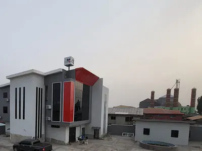 Warehouse with Office Spaces with C of O — Boluwaji Express, Ibadan, Oyo