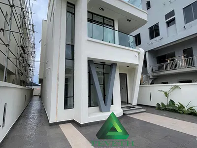 Contemporary 5 Bedroom Fully Detached Duplex + BQ, Gym, Pool, Cinema — Lekki Phase 1, Lekki, Lagos