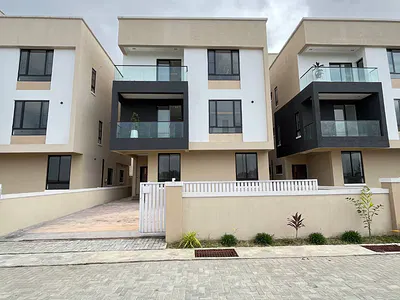 5 Bedroom Fully Detached House with BQ and En-Suite Bedrooms — Lekki, Lagos