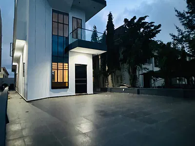 6 Bedroom Detached Duplex — Lekki, Lagos