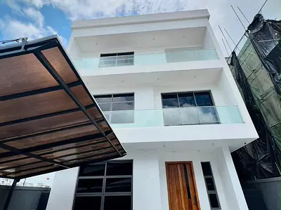 Beautiful 5-Bedroom Fully Detached House with BQ — Ikoyi, Lagos
