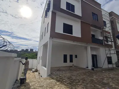 7 Bedroom Terrace Duplex with C of O - Distress Sale — Guzape District, Abuja