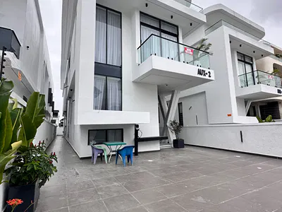Contemporary Finished 5 Bedroom House — Lekki, Lagos