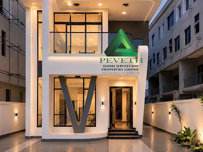 Contemporary 5 Bedroom Fully Detached Duplex + BQ, Pool, Cinema, Gym — Lekki Phase 1, Lekki, Lagos