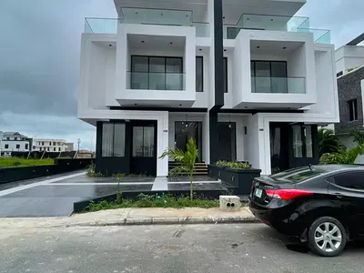 5 Bedrooms Luxury Home with BQ, Pool — Ikate, Lekki, Lagos