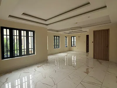 Spacious 6 Bedroom Apartment — Ikoyi, Lagos
