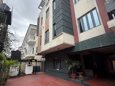 Spacious 6 Bedroom Apartment — Ikoyi, Lagos