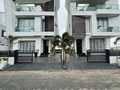 5 Bedroom Detached Duplex with Swimming Pool — Lekki, Lagos