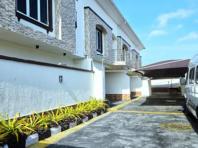 Commercial 5 Bedroom Terrace — Lekki Phase 1, Lekki, Lagos