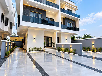 5 Bedroom House with BQ and Swimming Pool — Ikeja, Lagos