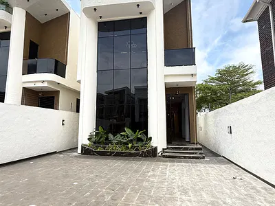 5 Bedroom Fully Detached Duplex with Swimming Pool — Lekki, Lagos