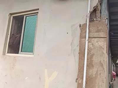 Cheap & Clean Room & Parlor Self-Contain Mini Flat to Let. — Itele, Ipaja, Lagos