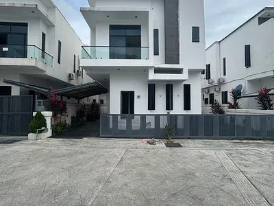 *serviced 4 Bedroom Detached Duplex with BQ, Swimming Pool & Gym* — Lekki, Lagos