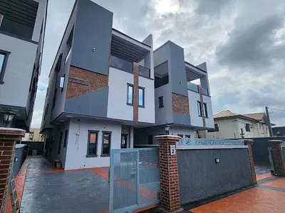 Newly & Well Built to Taste 5bedroom Detached Duplex with a Room BQ — Ikeja, Lagos