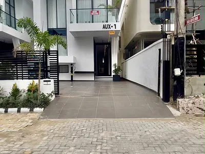 *5bedroom Fully Detached Duplex with BQ & Pool* — Lekki, Lagos