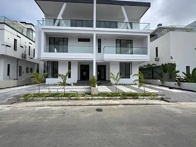 Majestic 7 Bedroom Semi-Detached Duplex with Swimming Pool, Rooftop. — Lekki, Lagos
