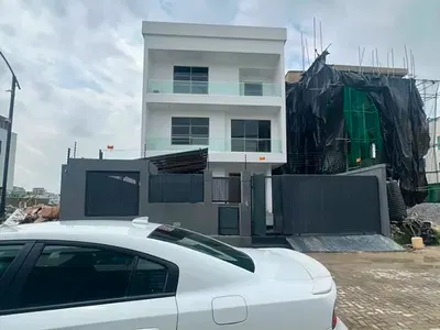 5 Bedroom Waterfront House with Lift — Ikoyi, Lagos