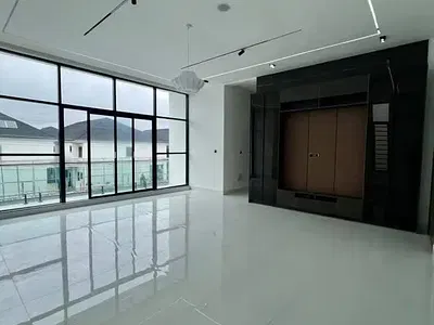 5 Bedroom House with Swimming Pool — Lekki, Lagos