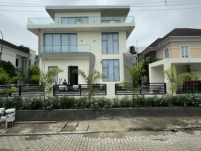5 Bedroom Detached Duplex with Pool — Lekki, Lagos