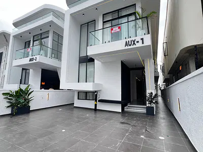 5 Bedroom Detached Duplex with Swimming Pool — Lekki, Lagos