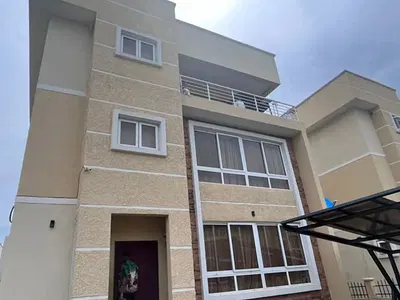 Newly Renovated 6 Bedroom Detached House with BQ — Lekki, Lagos
