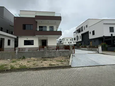 5 Bedroom Detached Duplex with Pool — Lekki, Lagos