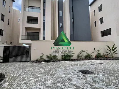 Contemporary 5 Bedroom Waterfront Fully Detached Duplex +BQ, Gym, Pool — Ikoyi, Lagos